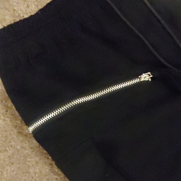 Shorts - Picture 3 of 5